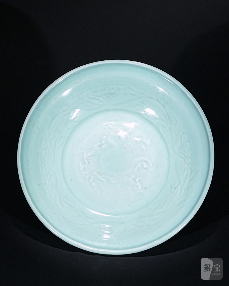 明早期 翠青釉龙纹盘